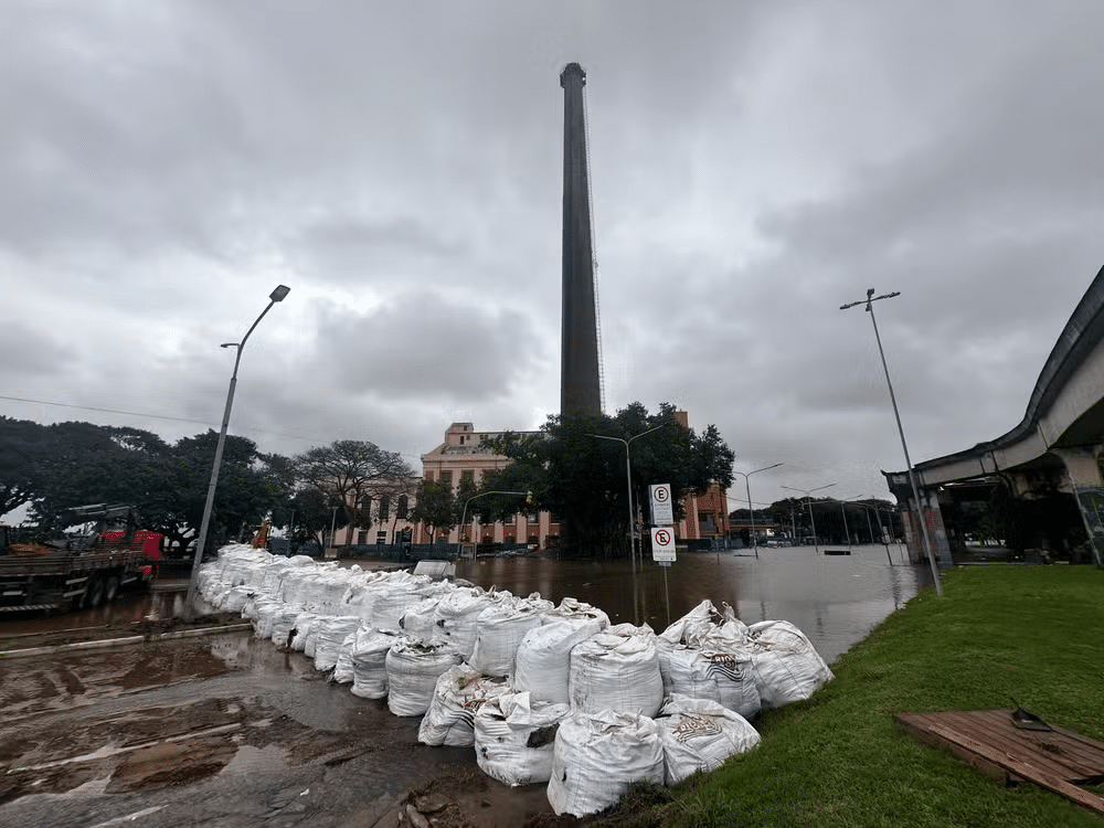 Nivel do Rio Guaíba continua subindo e o alerta em Porto Alegre aumenta.